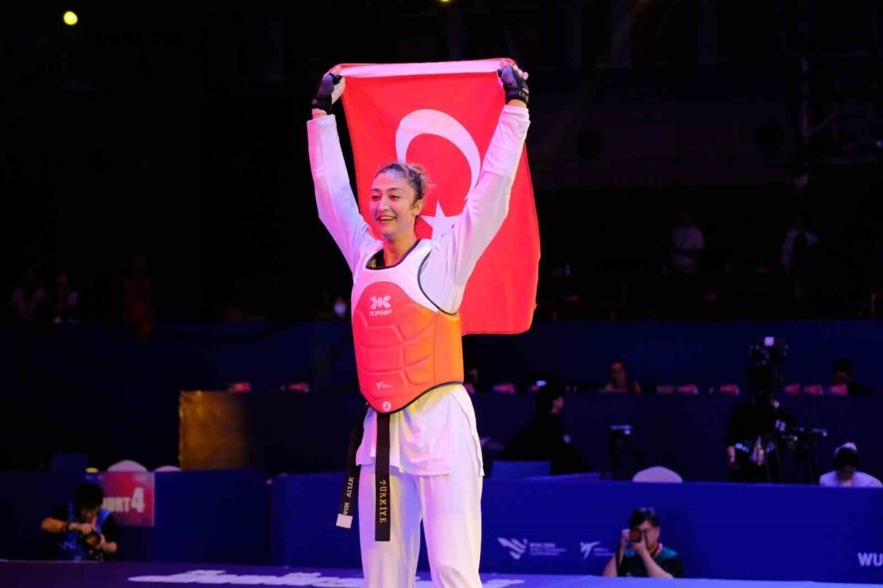 Balıkesir Büyükşehir Belediyespor'un milli sporcusu Nafia Kuş Aydın, 2025 Dünya