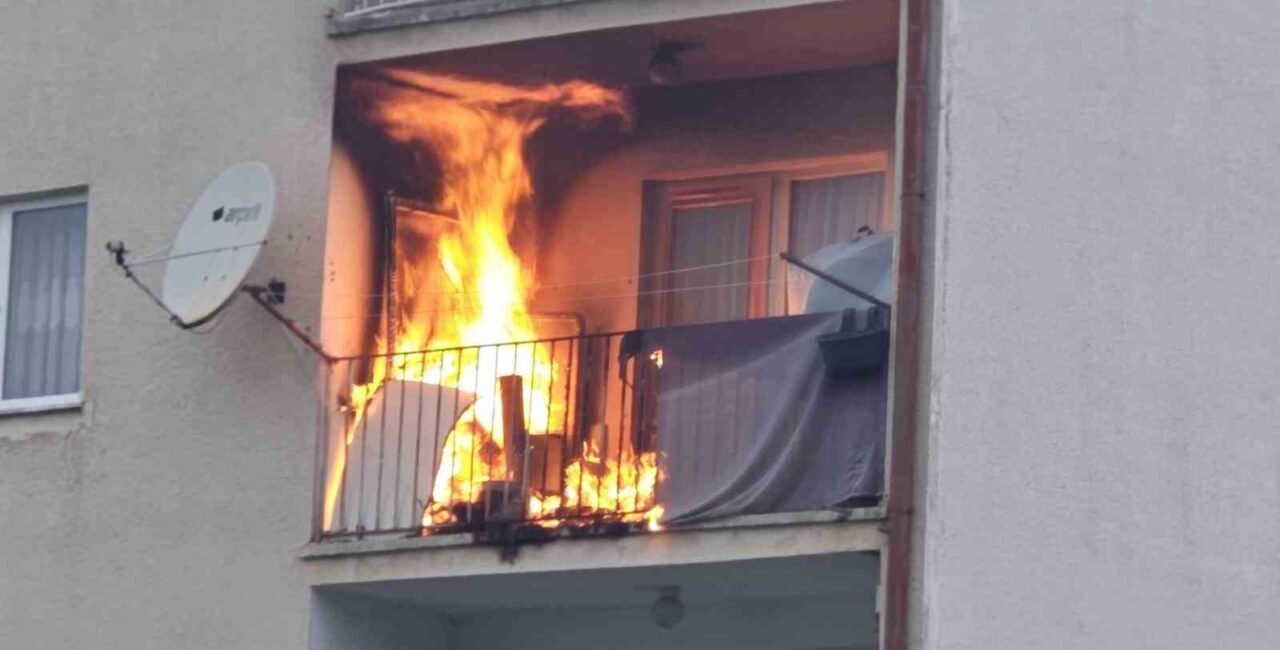 Kastamonu'nun Cide ilçesinde, Nasuh Mahallesi’ndeki bir evin balkonunda bırakılan közler