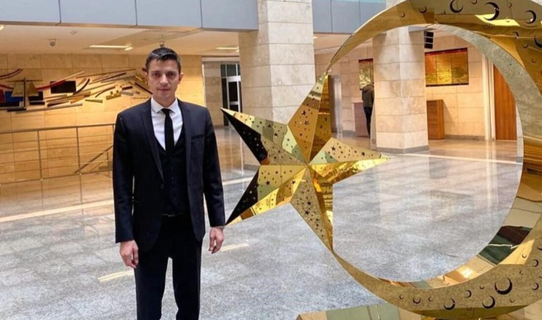 Denizli'de avukat Üzeyir Çiçekçi (35), balkonunda dengesini kaybedip düştü. Başını