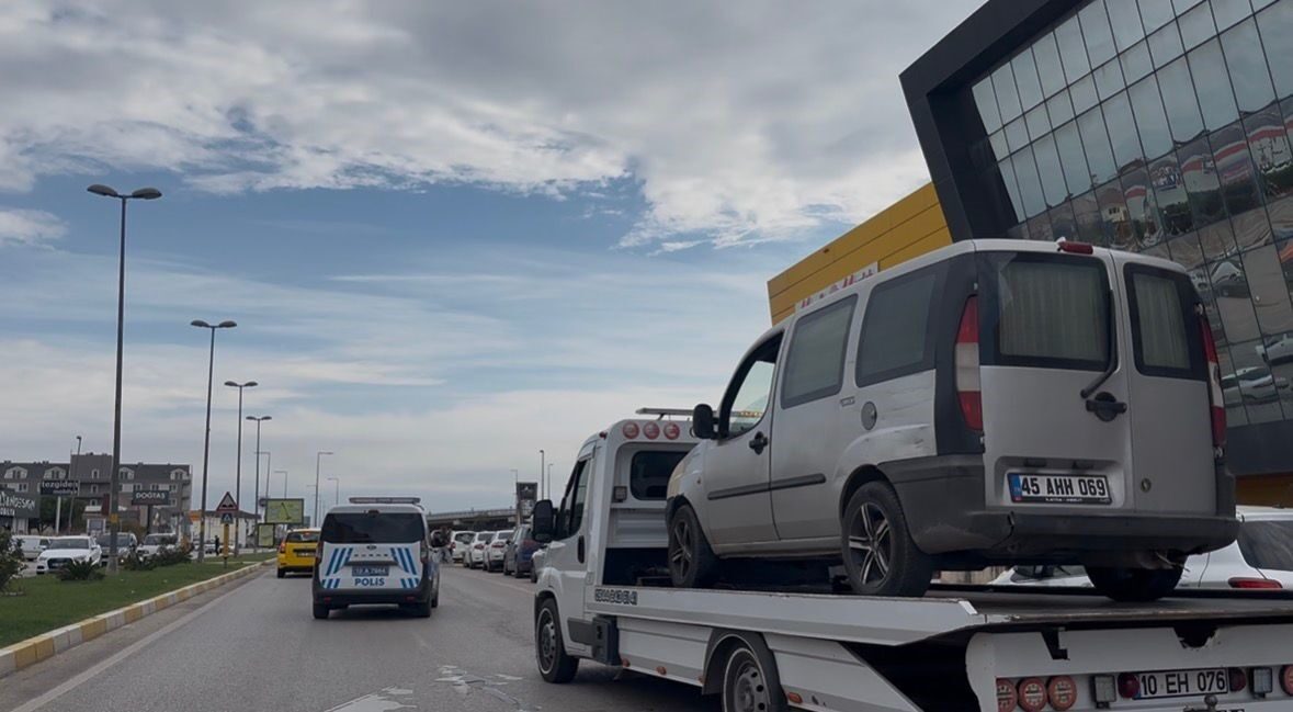 Balıkesir'in Bandırma ilçesinde Atatürk Caddesi'nde ilerleyen M.K. yönetimindeki otomobilde elektrik