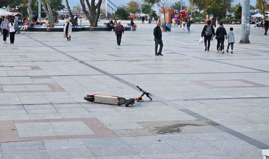Bandırma’da E-Scooter Kullanımının Getirdiği Güvenlik ve Estetik Sorunları Gündemde Bandırma'da Şubat 2023'te hizmete giren e-scooterlar, başlangıçta çevreci bir ulaşım