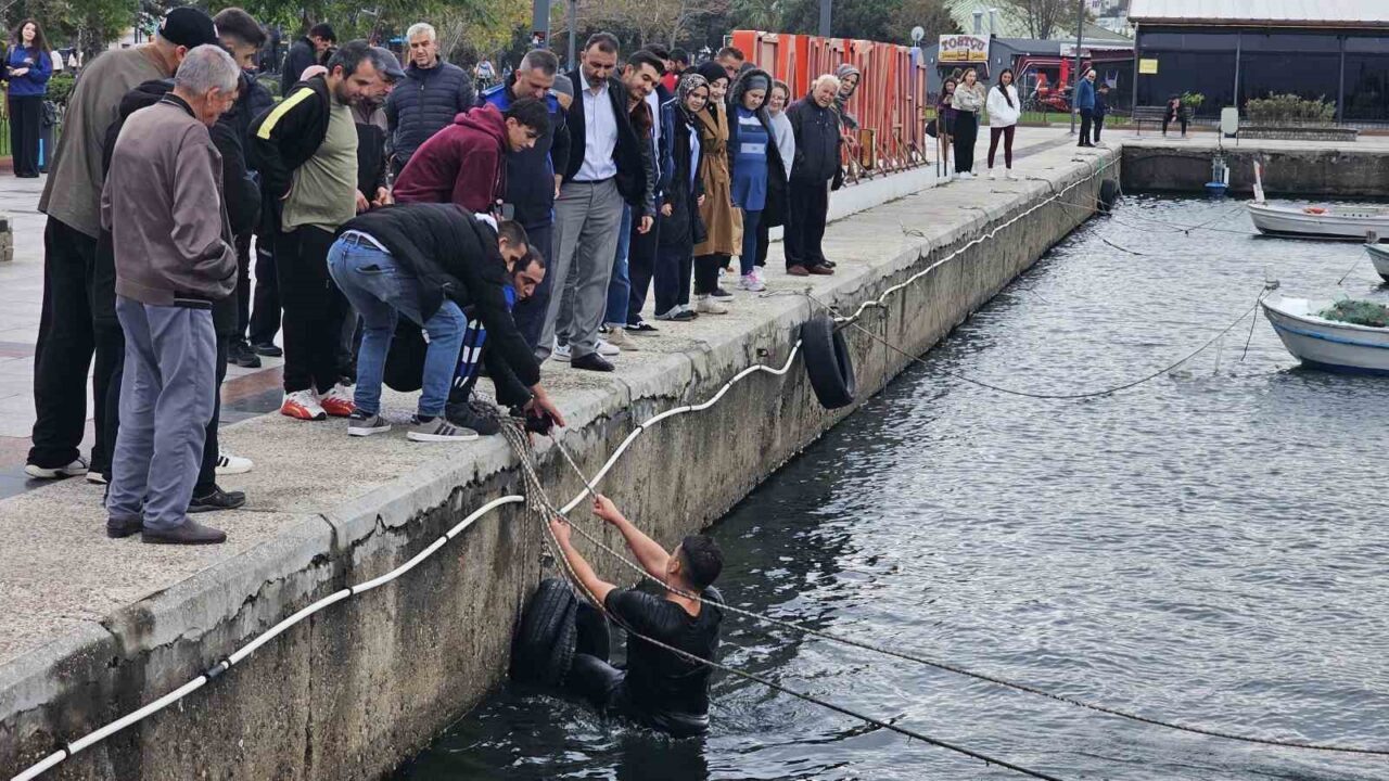 Balıkesir’in Bandırma ilçesinde üç genç arasında eğlenceli bir iddiaya girildi.
