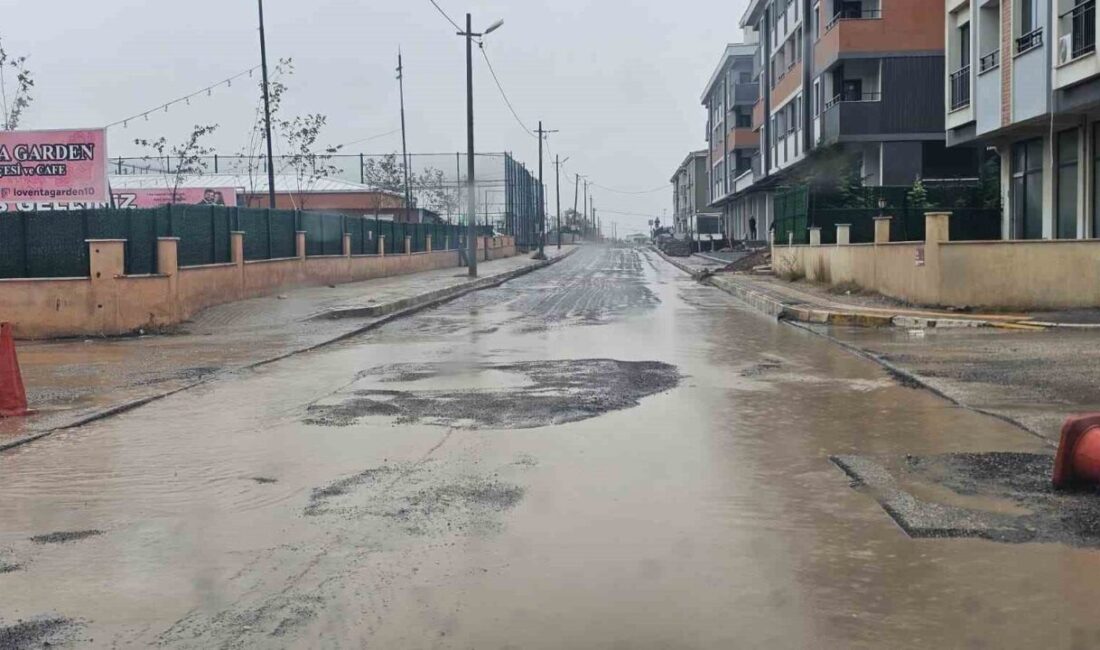Bandırma’da Meteoroloji’nin Uyarısı Sonrasında Beklenen Yağış Yolda Aksamalara Neden Oldu Meteoroloji Genel Müdürlüğü'nün uyarıları sonrasında Bandırma'da sabah saatlerinde began yağışlar,