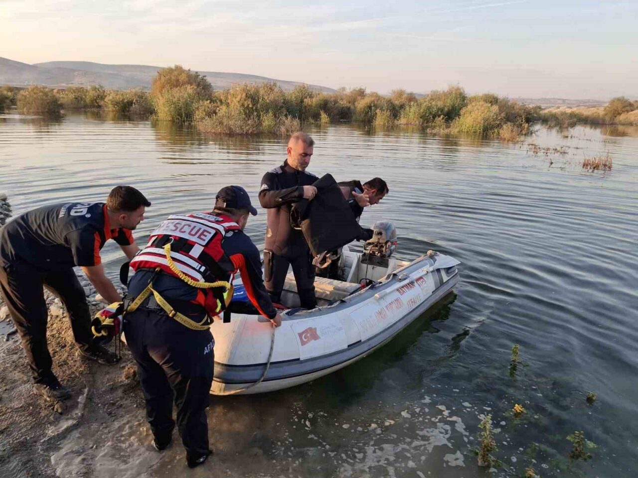 Batman'ın Samanyolu köyü yakınlarında Malabadi Barajı'nın açılan kapakları sonucu bir