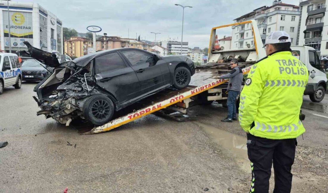 Bartın'da meydana gelen trafik kazasında, F.T. yönetimindeki otomobil, önündeki araca
