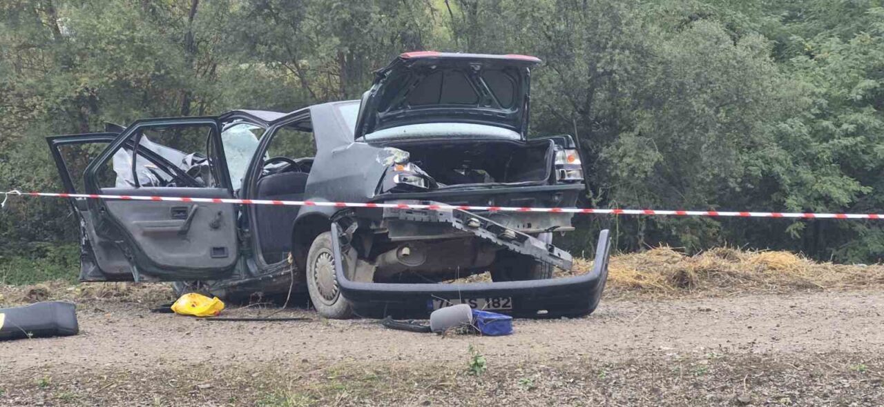 Bartın’da meydana gelen trafik kazasında, kaygan yolda kontrolden çıkan 74