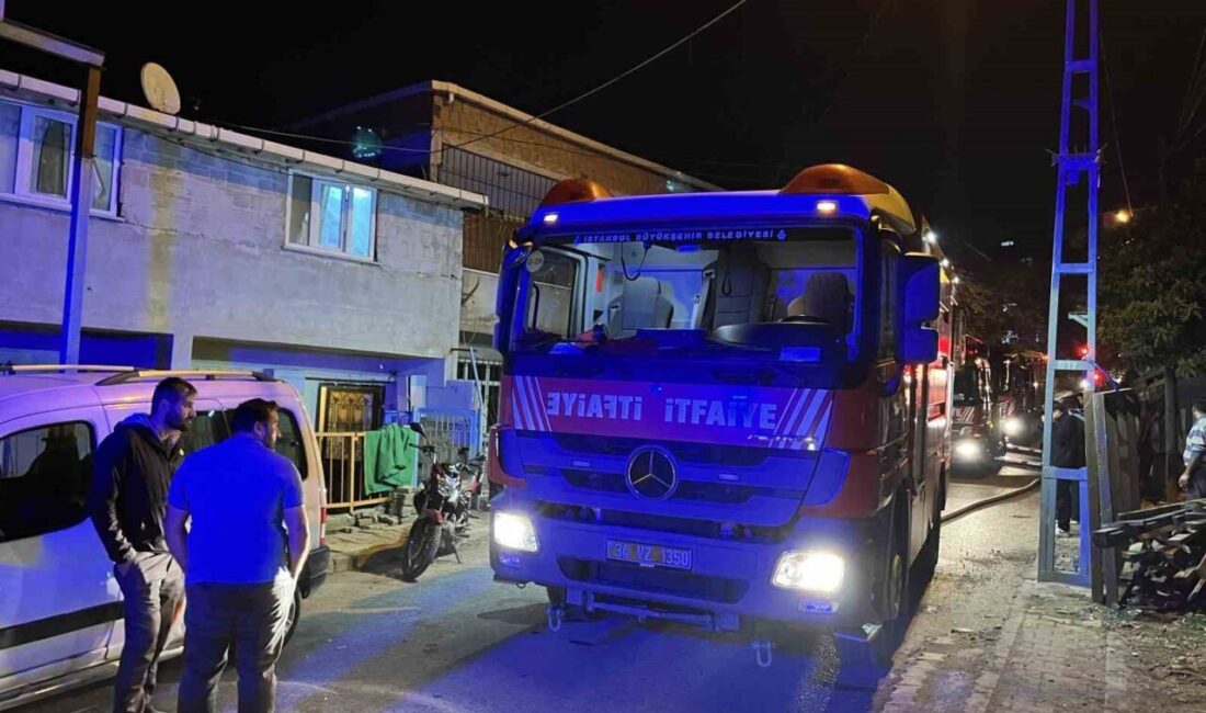 Başakşehir’de 3 Katlı Binanın 2. Katında Yangın Çıktı, İtfaiye Ekipleri Müdahale Etti İstanbul Başakşehir'de bir apartmanın 2. katında çıkan yangın, itfaiye ekiplerinin