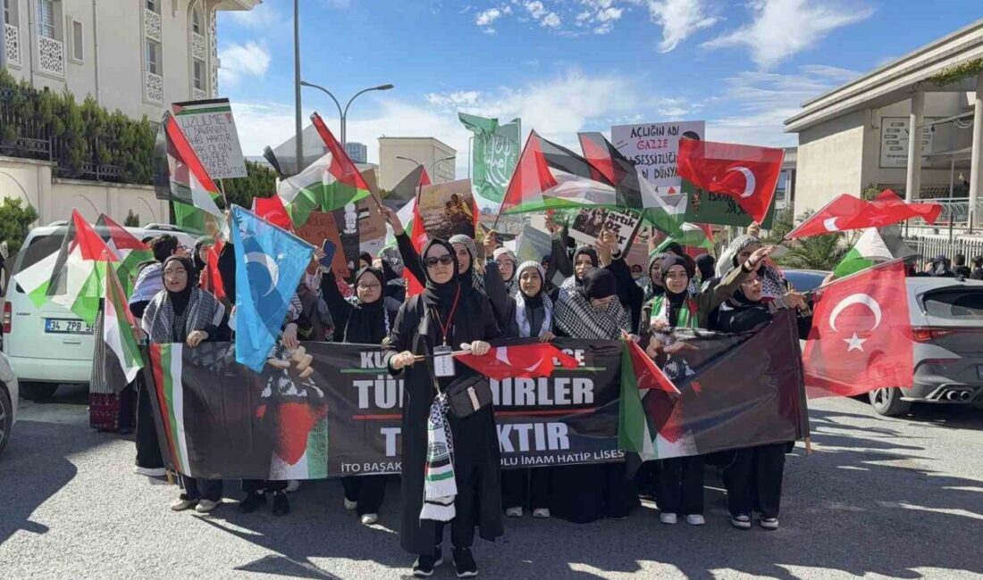 Başakşehir'de "Büyük Aksa Tufanı Gençlik Yürüyüşü" düzenlendi. Yüzlerce öğrenci, Gazze'deki