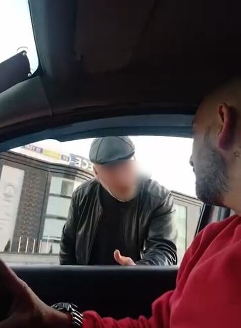 Başakşehir'de durağı olmayan bir bölgede taksi sürücüsü, başka bir sürücüye