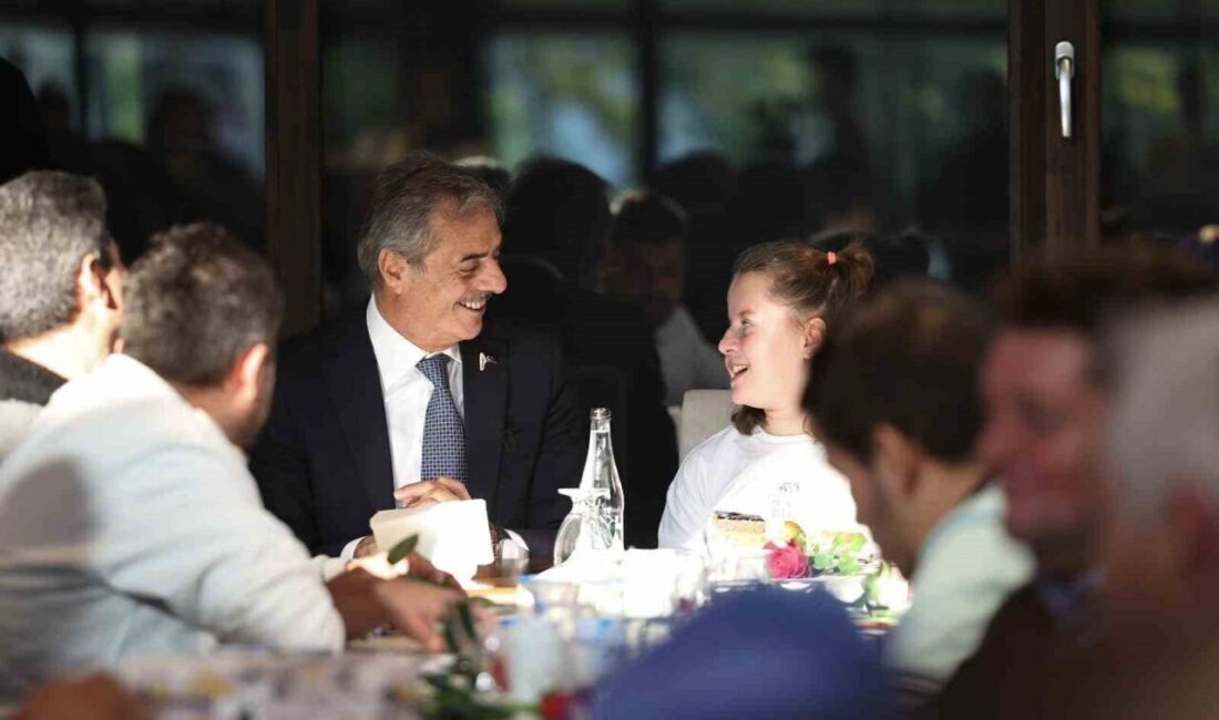 Sakarya’da Görme Engelliler İçin Farkındalık Günü Etkinliği Gerçekleştirildi Sakarya Büyükşehir Belediye Başkanı Yusuf Alemdar, 15 Ekim Dünya Beyaz