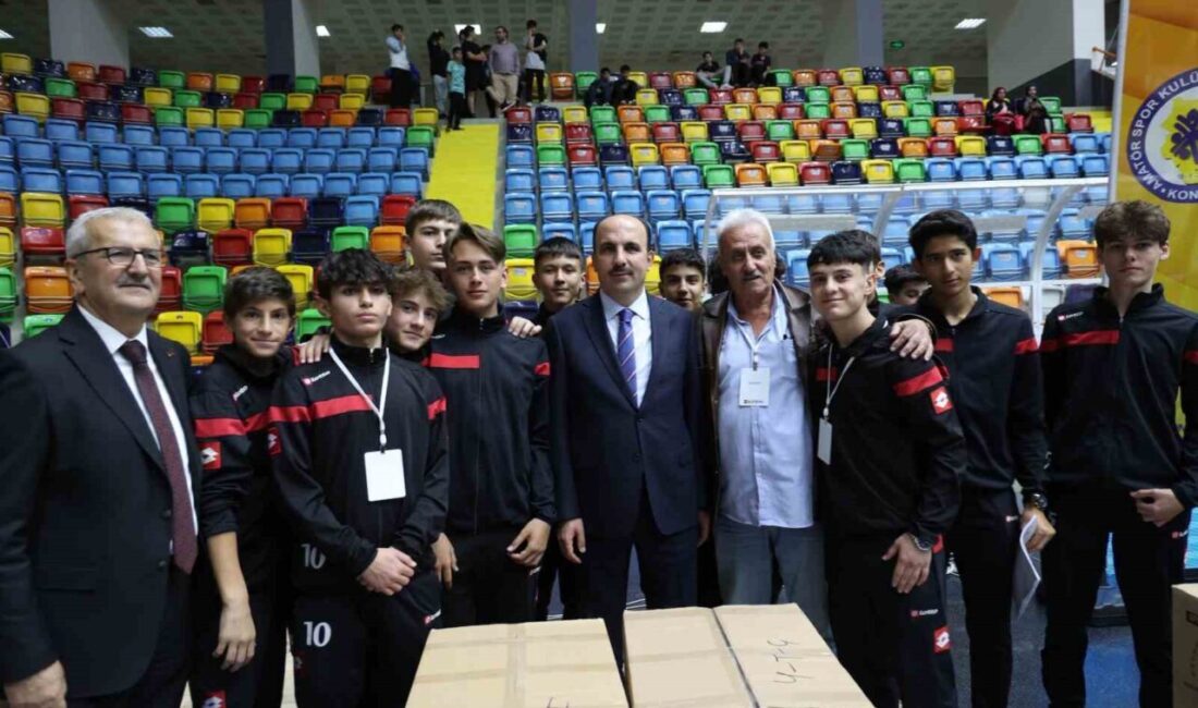 Konya Büyükşehir Belediyesi, amatör spor kulüplerine malzeme desteğini devam ettiriyor.