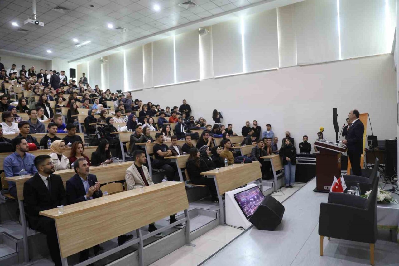 Konya Büyükşehir Belediye Başkanı Uğur İbrahim Altay, KTO Karatay Üniversitesi'nde