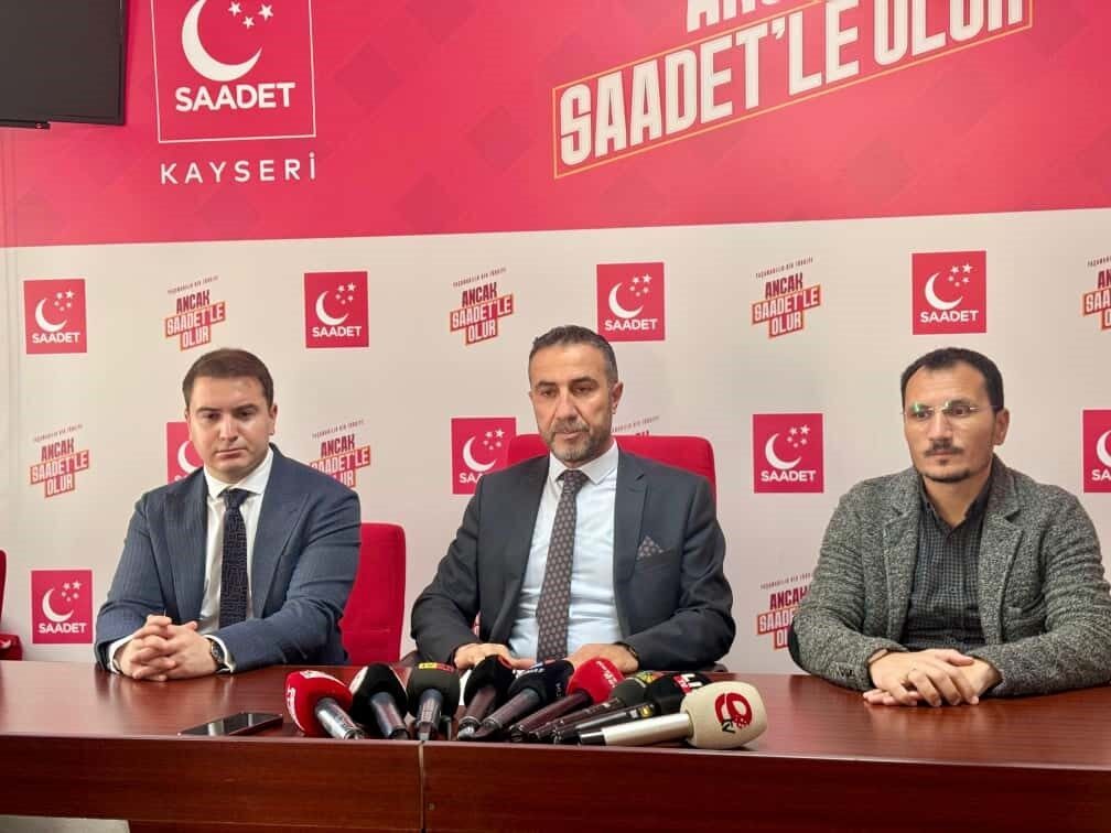 Saadet Partisi Kayseri İl Başkanı Erdal Altun, basın toplantısında artan