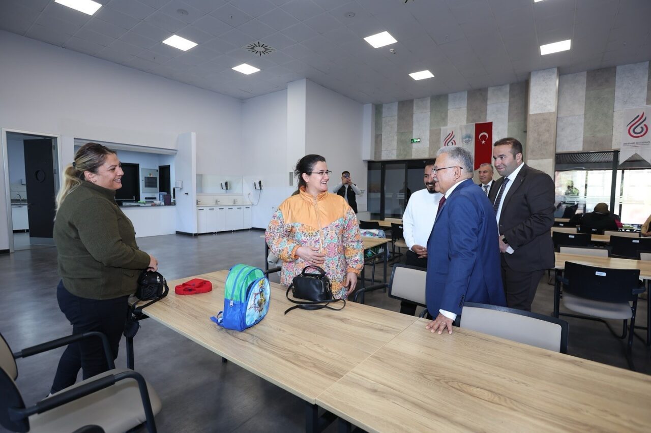 Kayseri Büyükşehir Belediye Başkanı Dr. Memduh Büyükkılıç, Besime Özderici Engelsiz