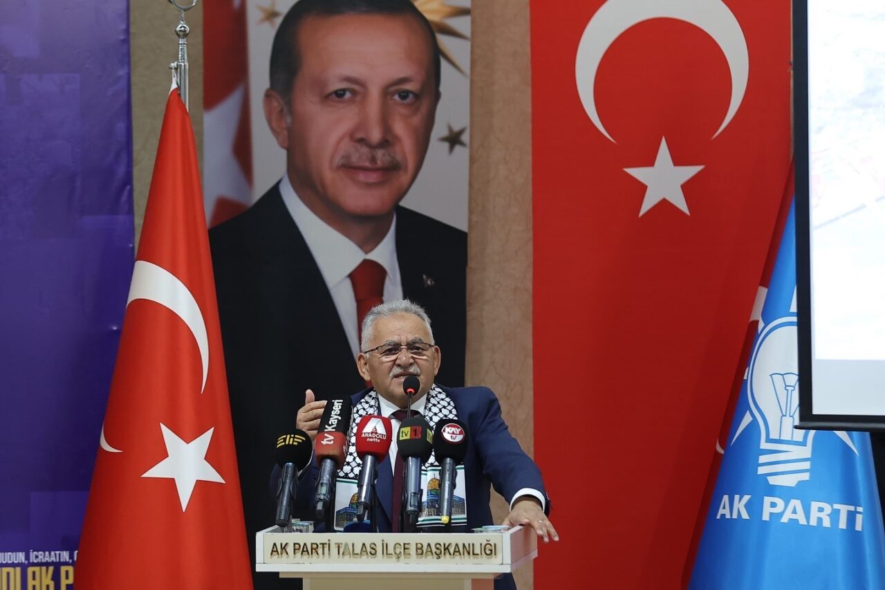 Kayseri Büyükşehir Belediye Başkanı Dr. Memduh Büyükkılıç, Talas İlçe Danışma