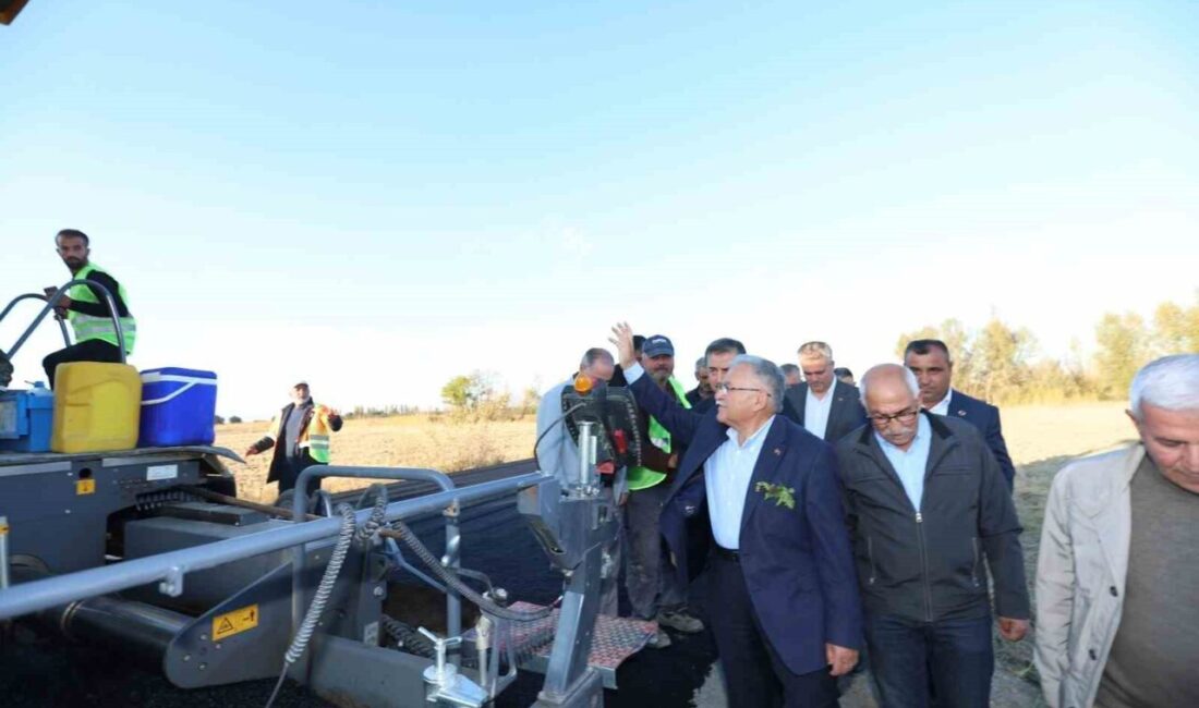 Kayseri Büyükşehir Belediye Başkanı Dr. Memduh Büyükkılıç, Yeşilhisar'daki 4 kilometrelik