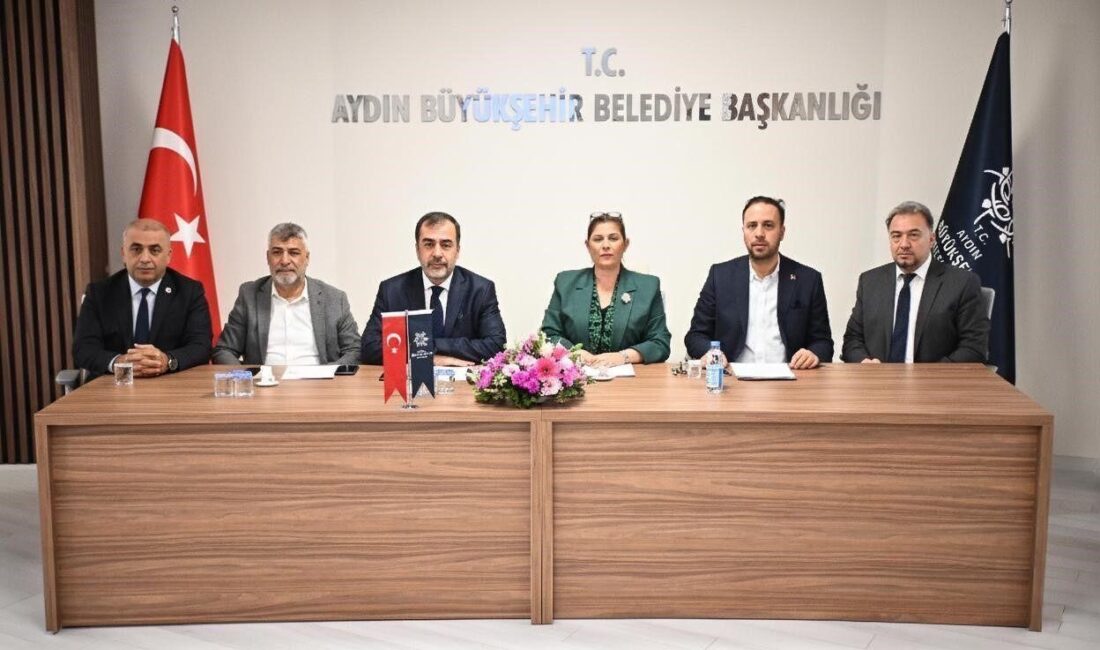 Aydın Büyükşehir Belediye Başkanı Özlem Çerçioğlu, Nazilli'deki muhtarlarla bir toplantı