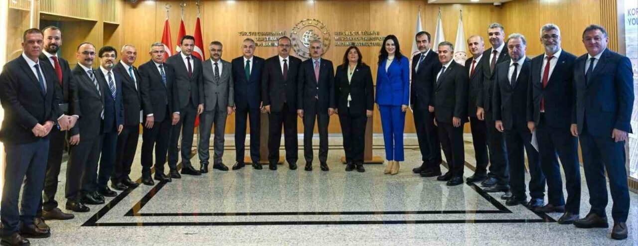 Aydın Valisi Yakup Canbolat liderliğindeki heyet, Ulaştırma ve Altyapı Bakanı