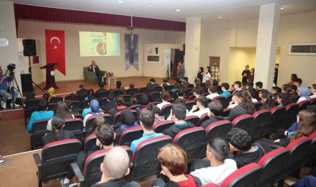 Çayırova Belediye Başkanı Çiftçi: “Gençlerimiz, geleceğimizin teminatıdır” Çayırova Belediye Başkanı Bünyamin Çiftçi, Ertuğrul Kurdoğlu Anadolu Lisesi'nde düzenlenen