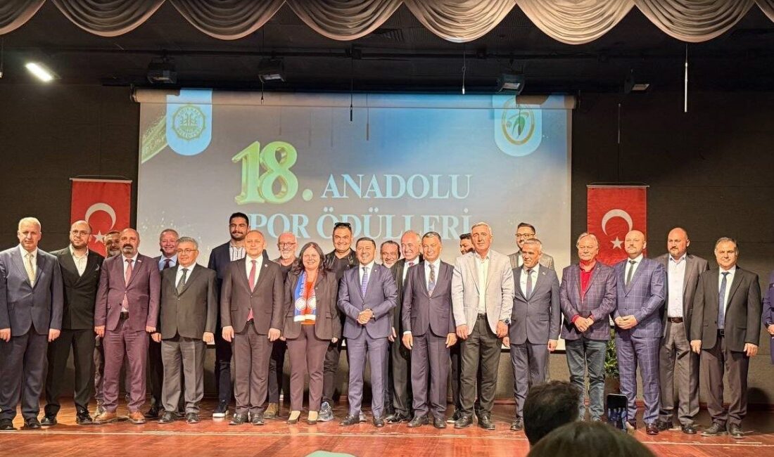 Çayırova Belediye Başkanı Bünyamin Çiftçi, 18. Anadolu Spor Ödülleri Töreni'nde
