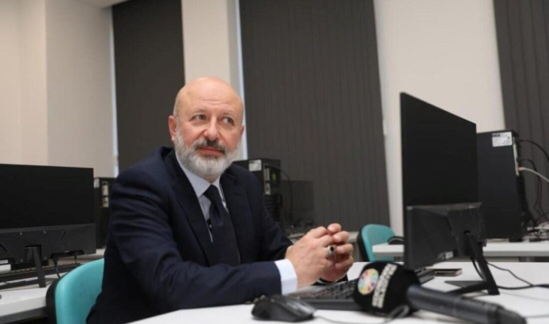 Kocasinan Belediyesi Gençleri Geleceğin Teknolojileriyle Buluşturmayı Sürdürüyor Kocasinan Belediyesi, gençlerin teknolojiyle buluşması için Kocasinan İnovasyon Merkezi'ni kurdu.