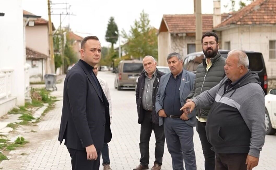 Çivril Belediye Başkanı Semih Dere, Mahalle Ziyaretleriyle Şehrin Sorunlarına Çözüm Arıyor Çivril Belediye Başkanı Semih Dere, mahalle ziyaretlerine devam ederek vatandaşların