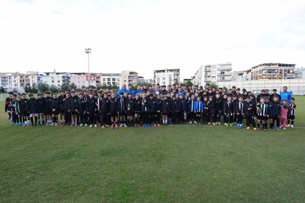 Manisa Büyükşehir Belediye Başkanı Besim Dutlulu, Tarık Almış Spor Tesisleri'nde