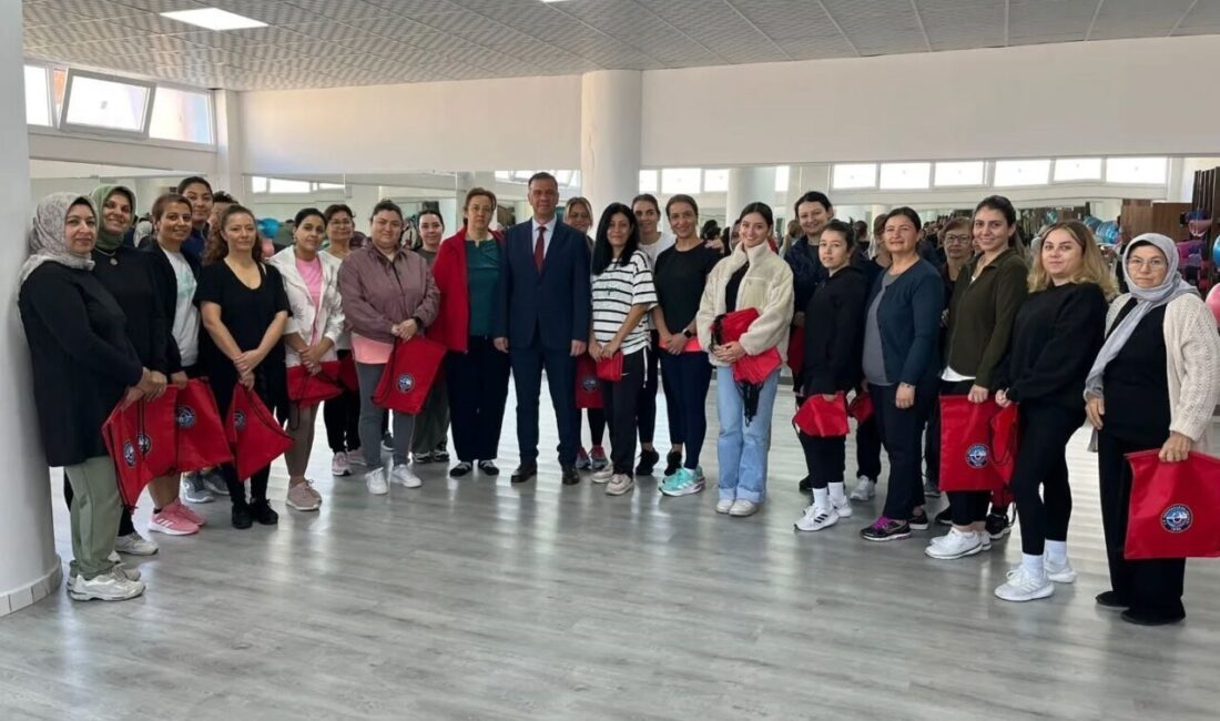 Yenipazar Belediye Başkanı Ercan, Sabah Sporuna Katılan Kadınlara Hediye ve Ulaşım Desteği Sağladı Yenipazar Belediye Başkanı Malik Ercan, sabah sporuna katılan kadınlara hediye