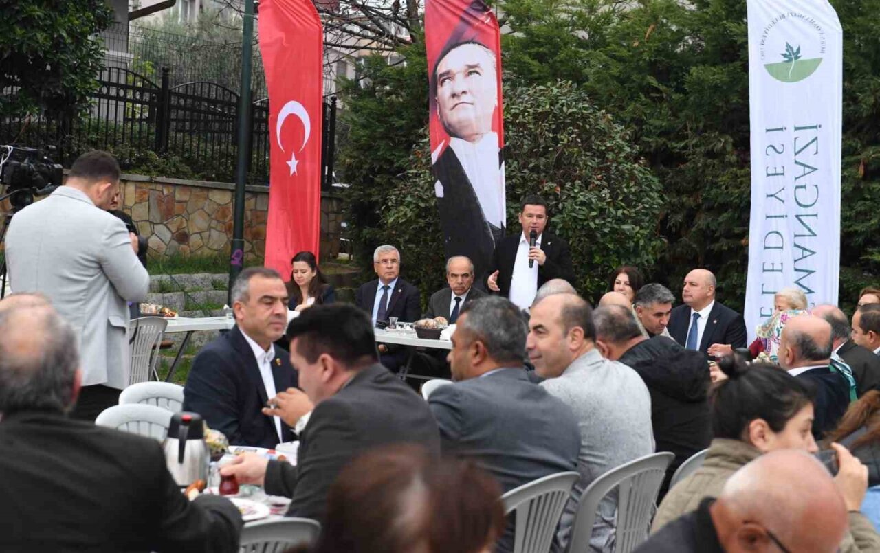 Osmangazi Belediye Başkanı Erkan Aydın, 35’inci mahalle buluşmasını Yenibağlar Mahallesi'nde