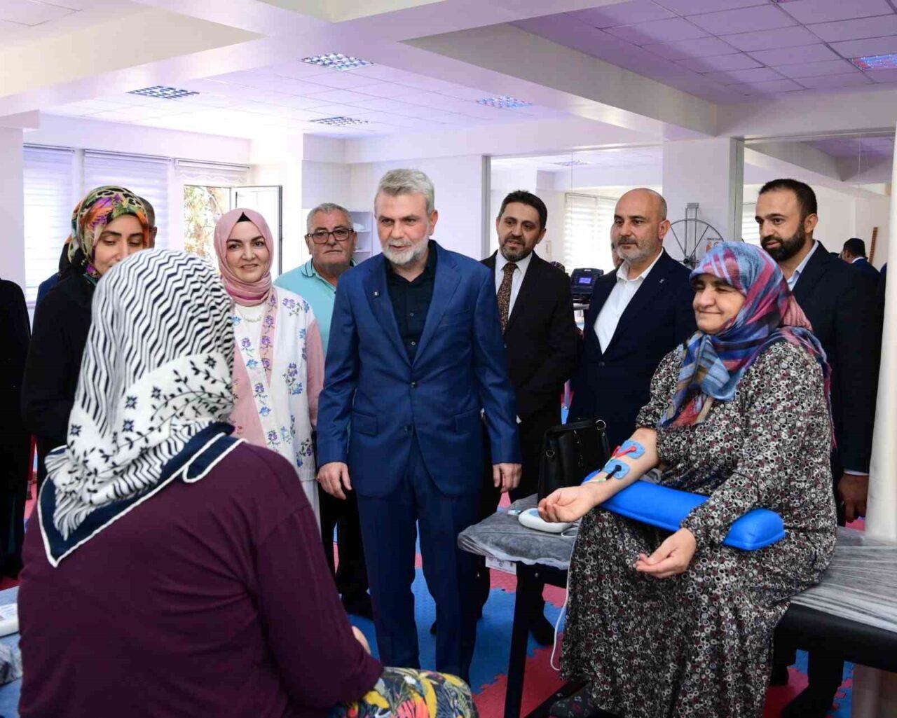 Kahramanmaraş Büyükşehir Belediye Başkanı Fırat Görgel, Dulkadiroğlu Divanlı Mahallesi'nde yer