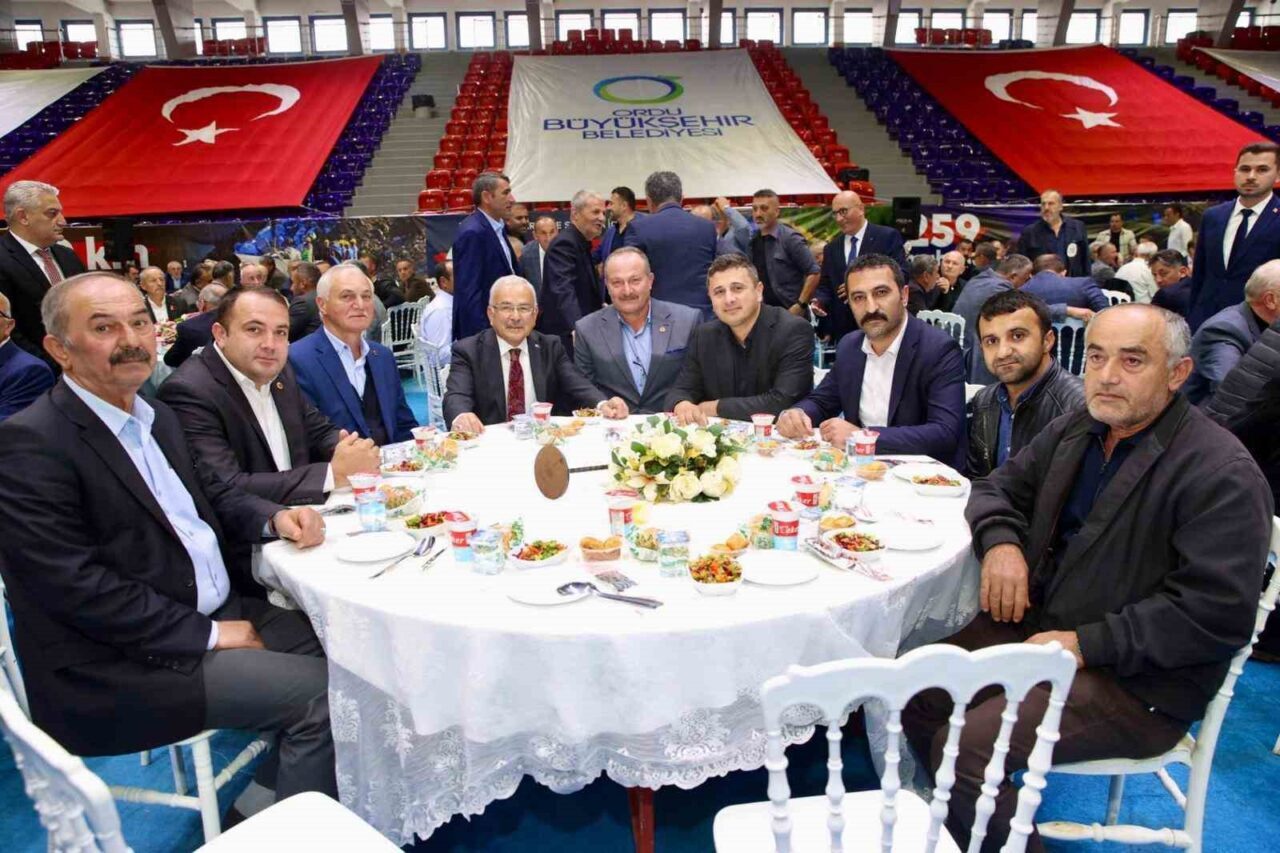 Ordu Büyükşehir Belediye Başkanı Dr. Mehmet Hilmi Güler, muhtarlarla buluşarak