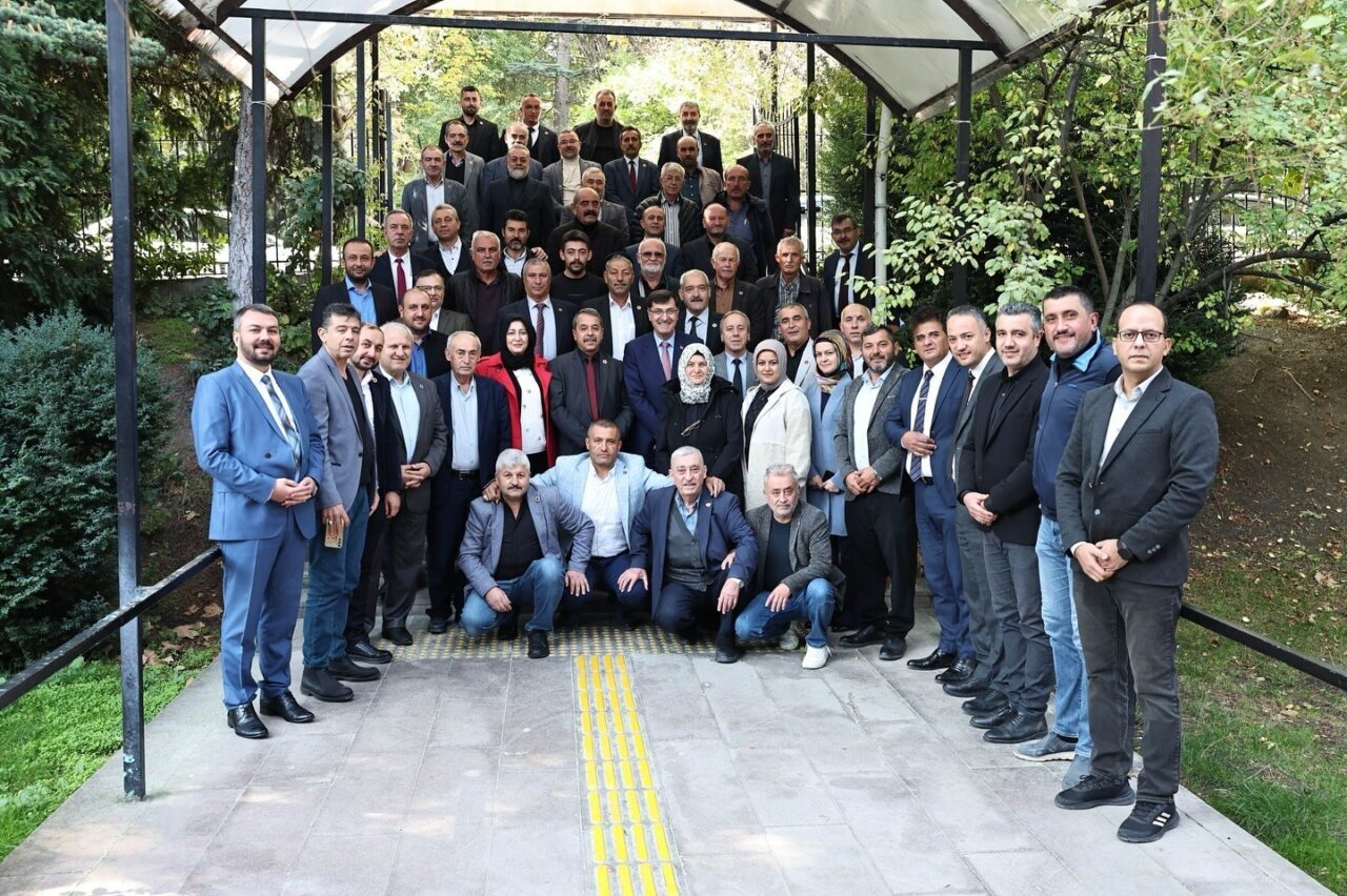 Kütahya Belediye Başkanı Eyüp Kahveci, Bengisu Sosyal Tesisleri’nde düzenlenen Muhtarlar