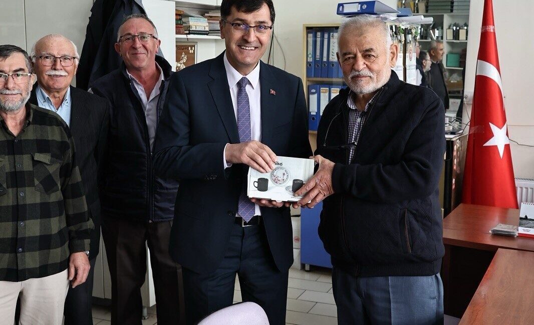 Kütahya Belediye Başkanı Eyüp Kahveci, Arı Yetiştiricileri Birliği Başkanı Halit