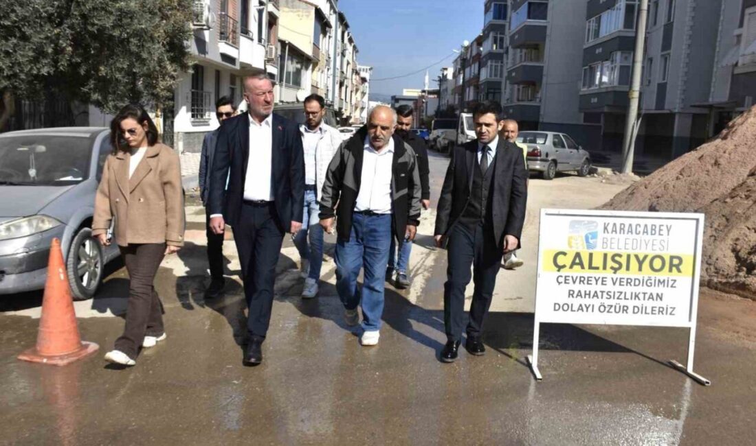 Karacabey Belediye Başkanı Fatih Karabatı, Emirsultan Mahallesi'nde yürütülen kaldırım ve