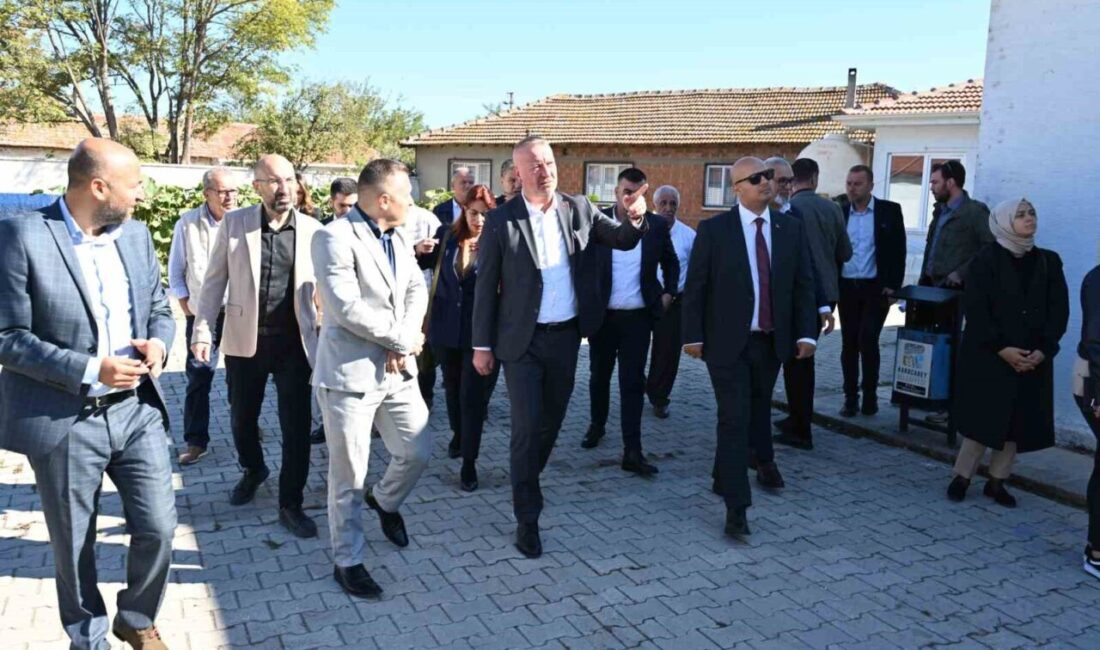 Karacabey Belediye Başkanı Fatih Karabatı, Bakırköy Mahallesi'nde vatandaşlarla bir araya