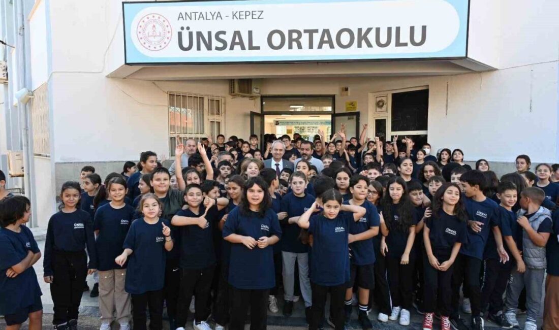 Kepez Belediye Başkanı Mesut Kocagöz, Ünsal İlkokulu ve Ortaokulu’nu ziyaret