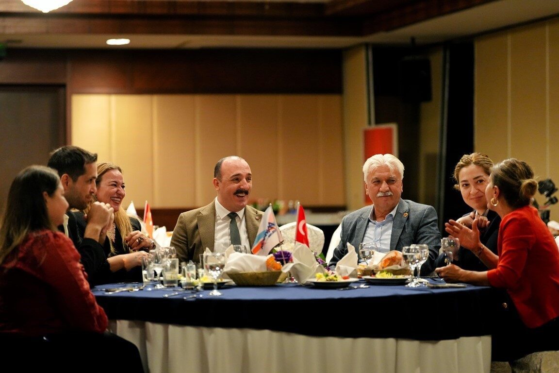Konyaaltı Belediye Başkanı Cem Kotan, 19 Ekim Muhtarlar Günü'nde muhtarlarla