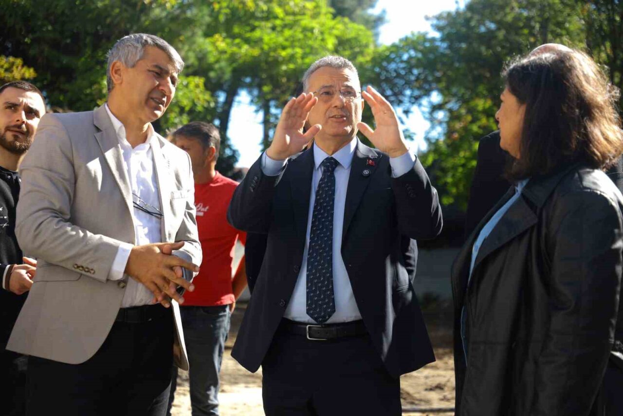 İlkadım Belediye Başkanı İhsan Kurnaz, Gazi Park'ın yenileme çalışmaları kapsamında
