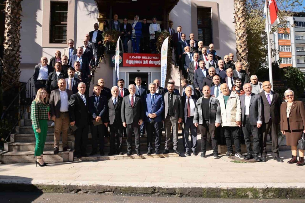 İlkadım Belediye Başkanı İhsan Kurnaz, Muhtarlar Günü'nde ilçedeki muhtarlarla bir