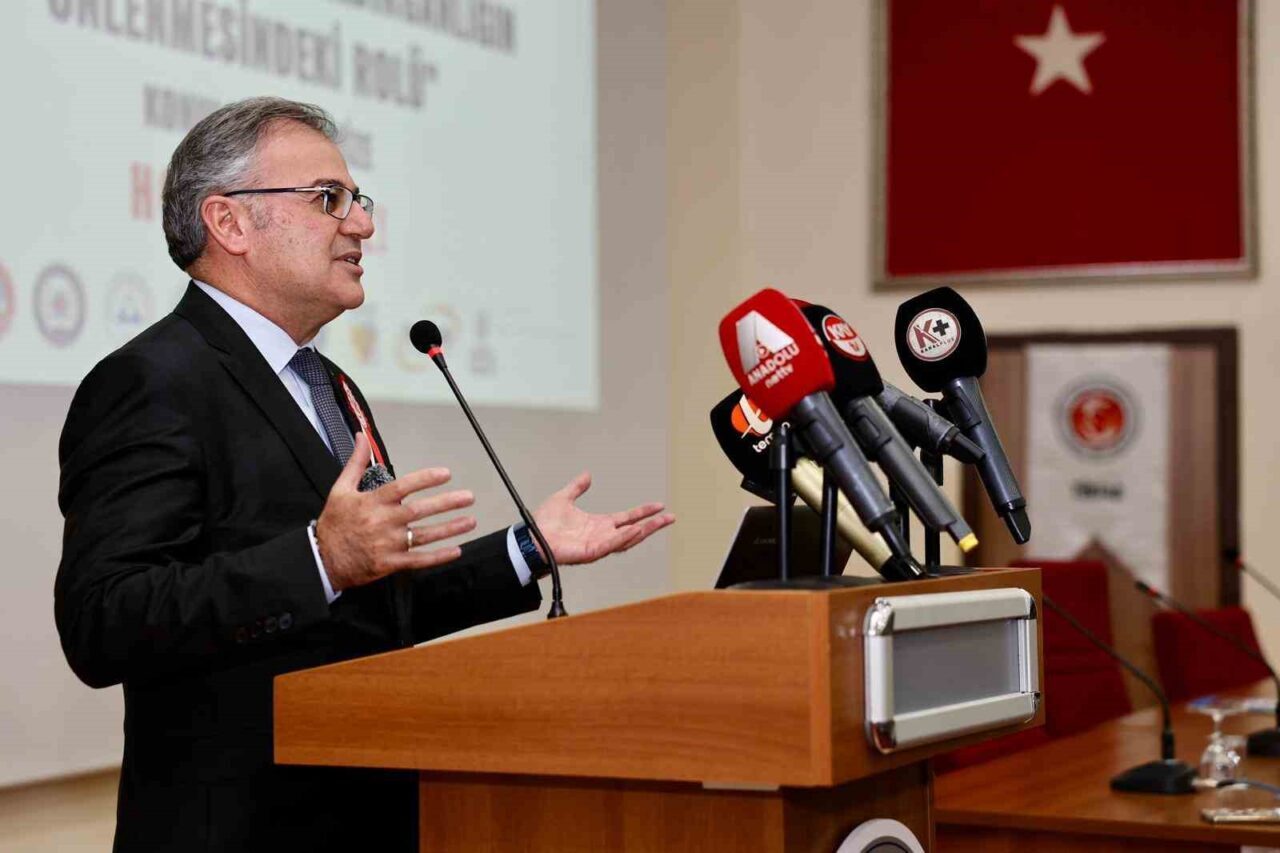 Hacılar Belediye Başkanı Bilal Özdoğan, Erciyes Üniversitesi'nde düzenlenen "Sporun Şiddet