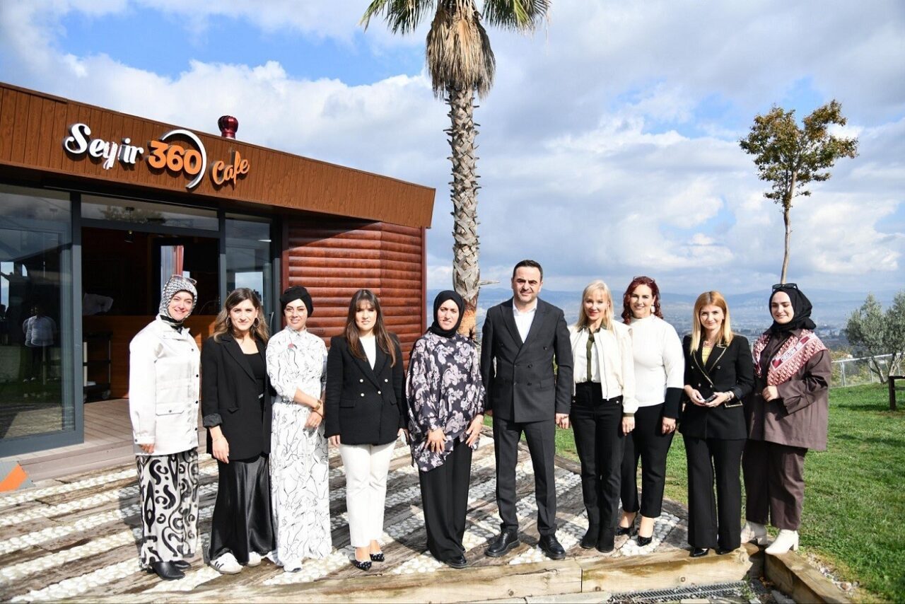 Başiskele Belediye Başkanı Yasin Özlü, kadın girişimcilerle bir kahvaltı programında