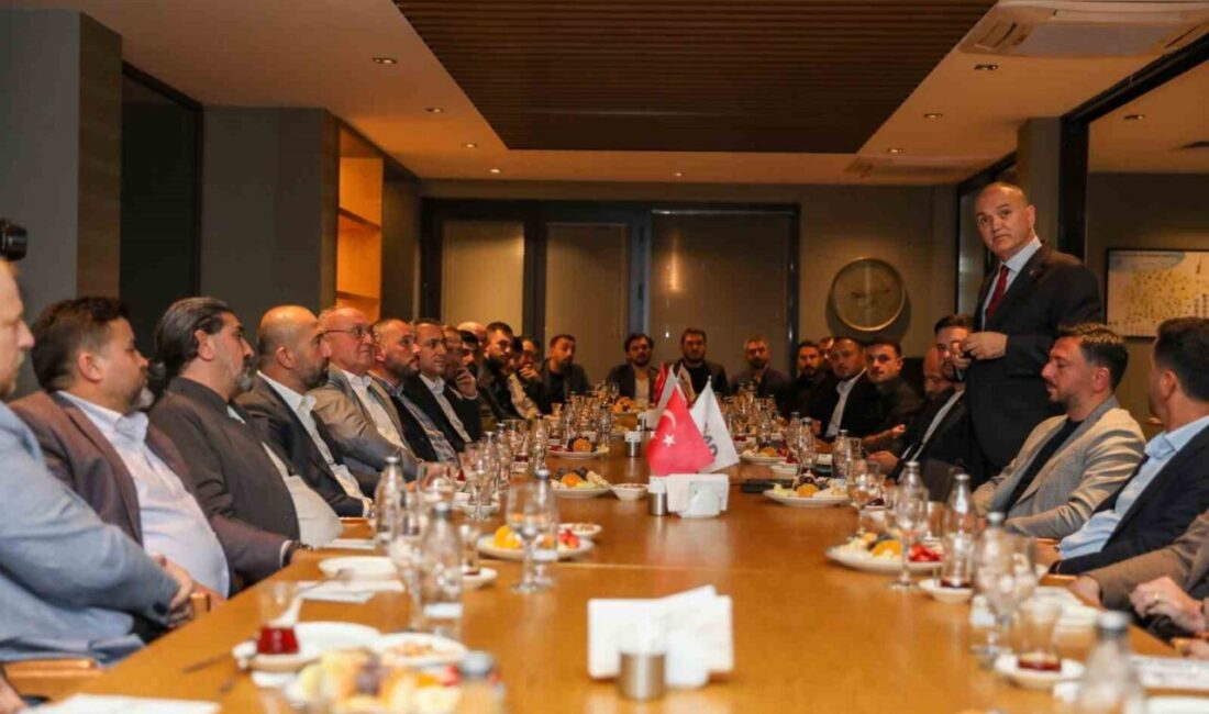 Düzce’de Kentsel Dönüşüm ve Su Altyapı Projeleri İçin Önemli Adımlar Atıldı Düzce Belediye Başkanı Dr. Faruk Özlü, iş insanlarıyla yaptığı toplantıda