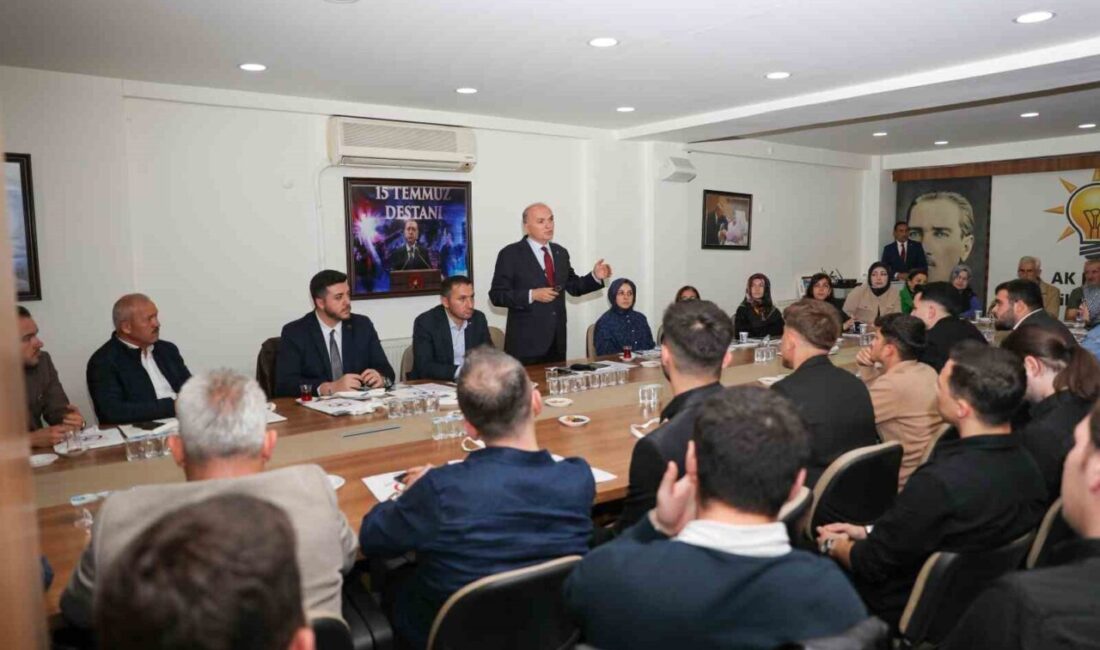 Düzce’de Kentsel Dönüşüm Projeleri ve Altyapı Çalışmaları Tanıtıldı Düzce Belediye Başkanı Dr. Faruk Özlü, AK Parti il yönetimi