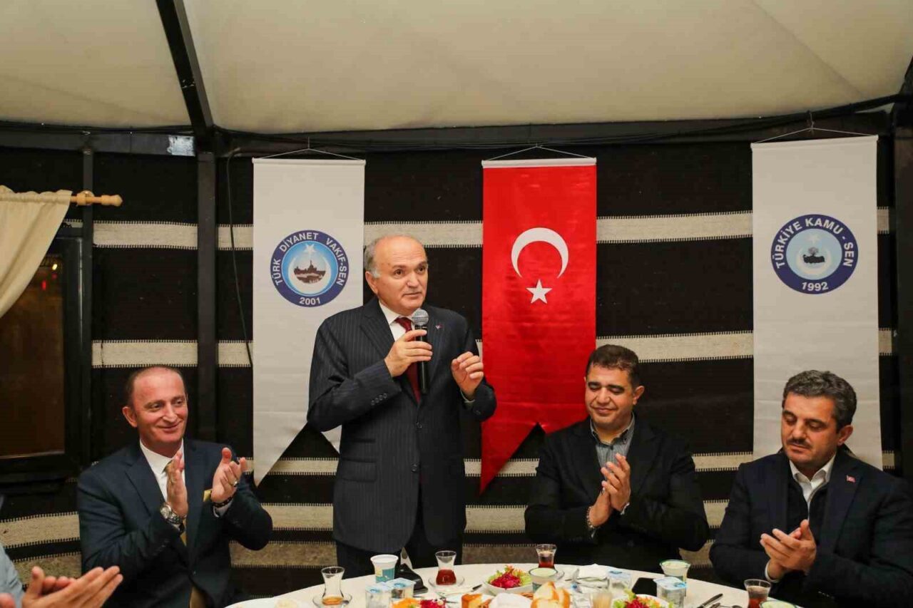 Düzce Belediye Başkanı Dr. Faruk Özlü, din görevlileriyle düzenlenen etkinlikte