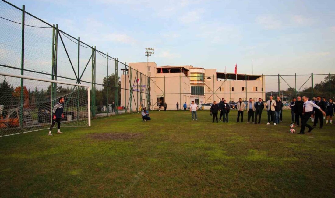 Düzce Belediye Başkanı, Düzcespor’un Başarısını Kutladı ve Galibiyet İçin Prim Vaadinde Bulundu Düzce Belediye Başkanı Dr. Faruk Özlü, namağlup Düzcespor'u antrenmanda ziyaret