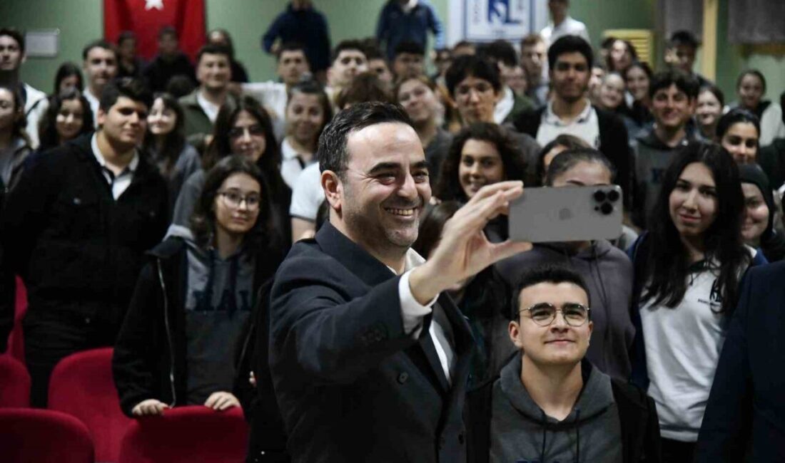 Başiskele Belediye Başkanı Yasin Özlü, yeni eğitim döneminde liseli gençlerle