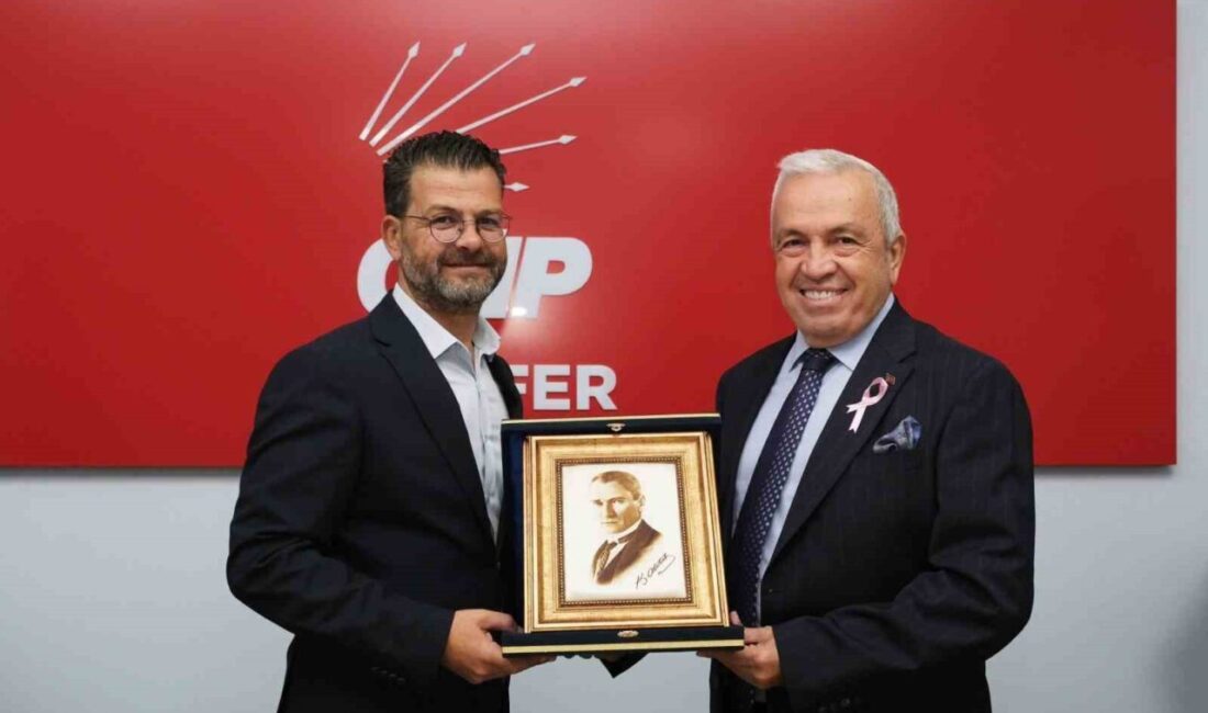 Nilüfer Belediye Başkanı Şadi Özdemir, CHP Nilüfer İlçe Başkanlığı'na yeniden
