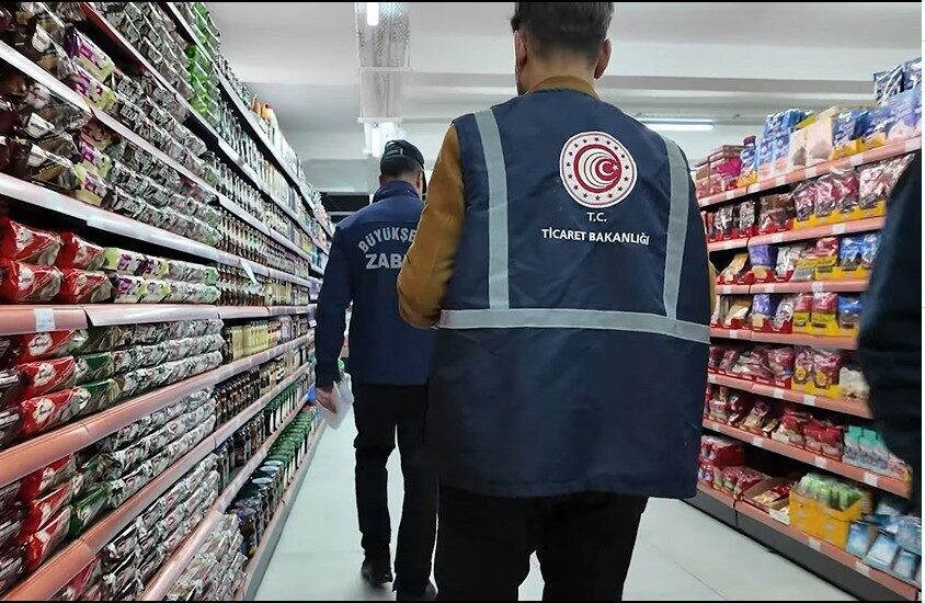 Erzurum Büyükşehir Belediyesi, marketlerdeki denetimlerini artırdı. Başkan Mehmet Sekmen, Ticaret
