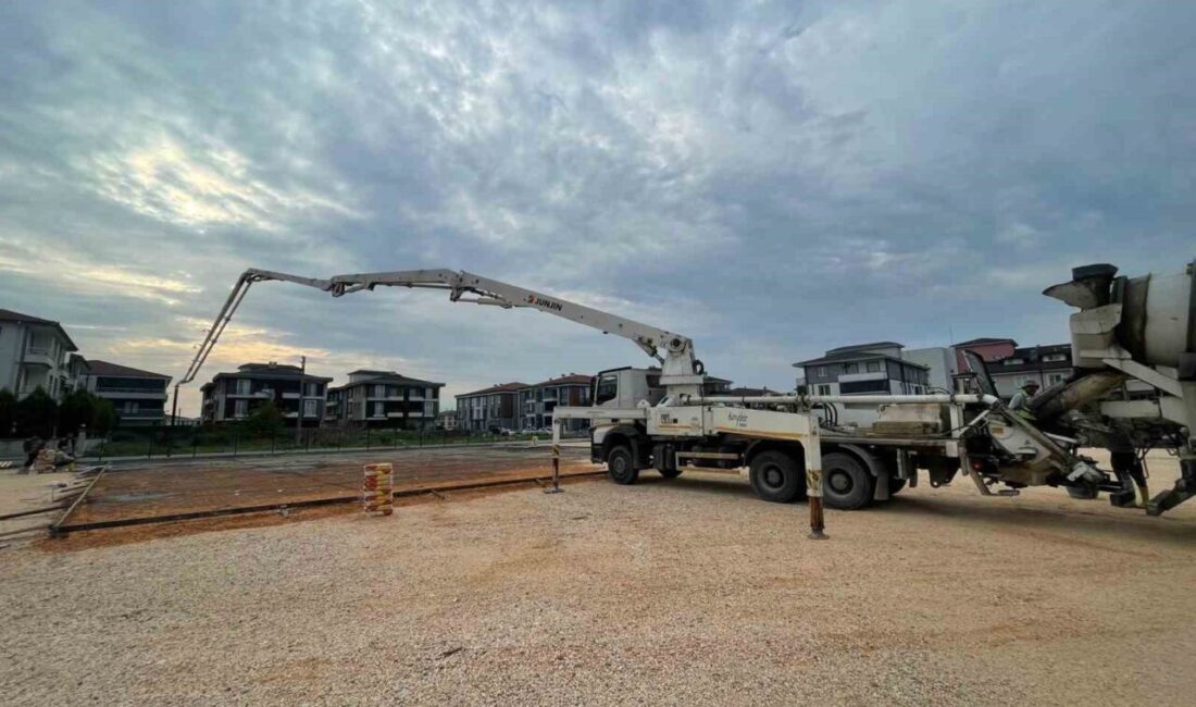 Erenler Belediye Başkanı Şenol Dinç, Yeşiltepe Mahallesi’nde çocuklar için basketbol sahası yapımına başlanacağını duyurdu. Erenler Belediye Başkanı Şenol Dinç, Yeşiltepe Mahallesi'nde çocuklar için yapılacak