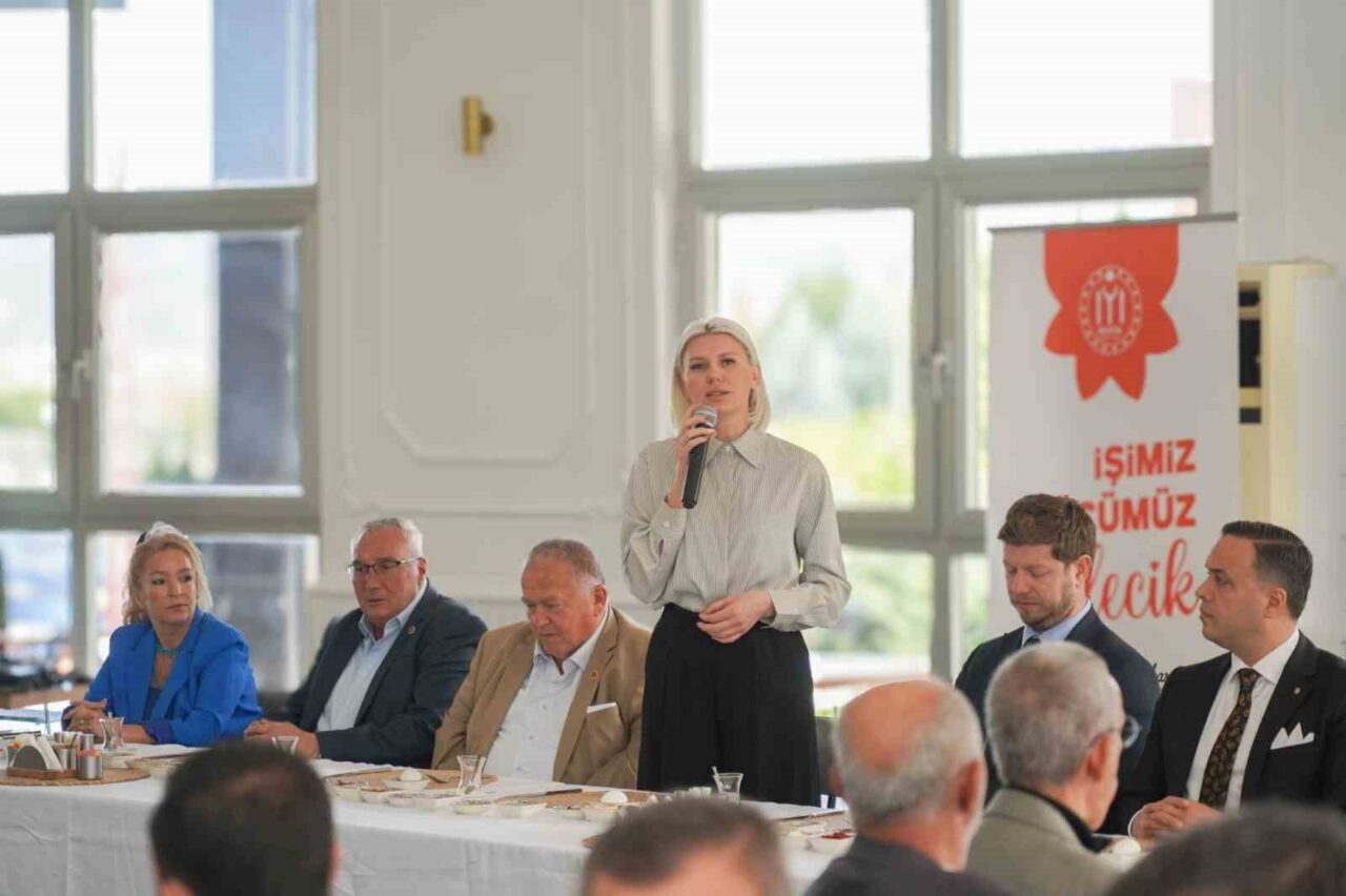 Bilecik Belediye Başkanı Melek Mızrak Subaşı, muhtarlarla bir araya gelerek